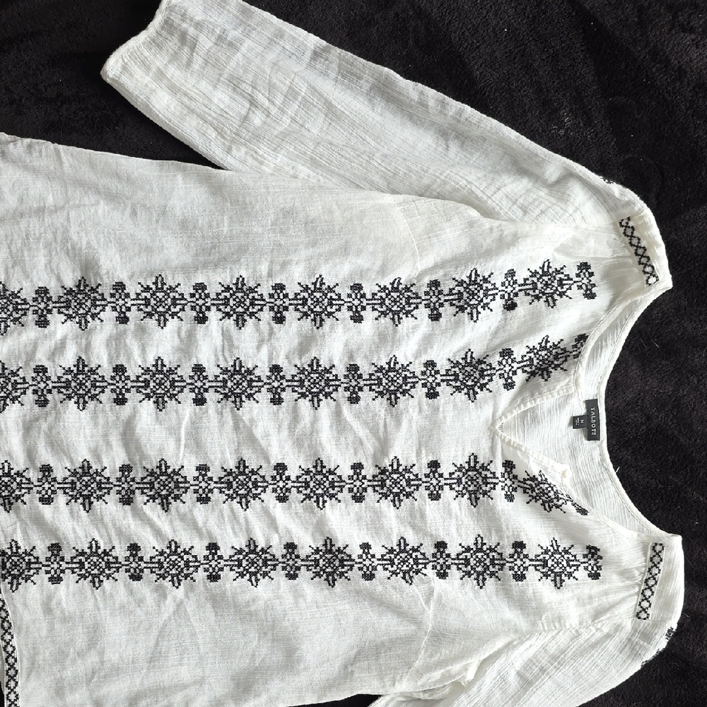 Talbots White 3/4 Sleeve Graphic Blouse